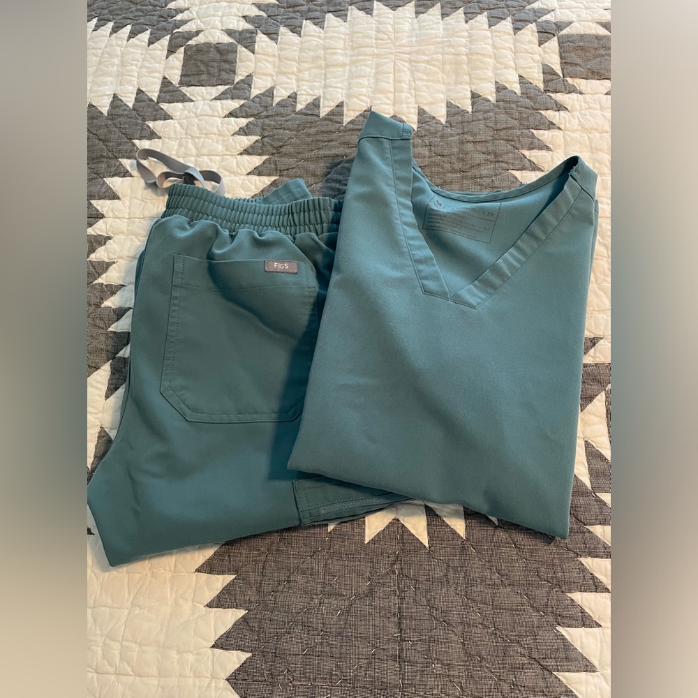 Figs Hydrogreen scrub set